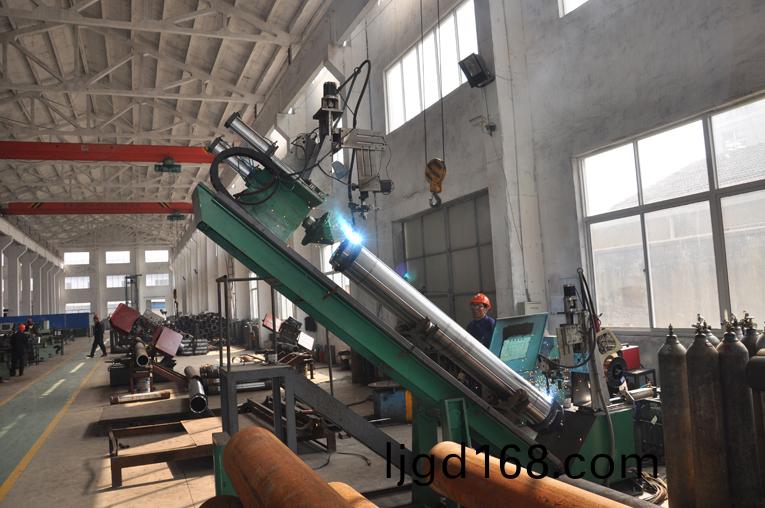 新型自(zi)動銲(han)接