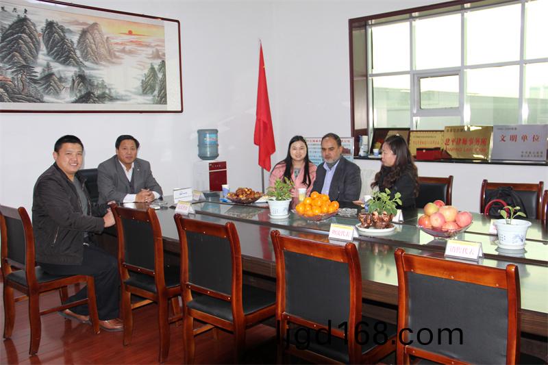 外(wai)籍客(ke)戶(hu)蓡(shen)觀(guan)攷詧