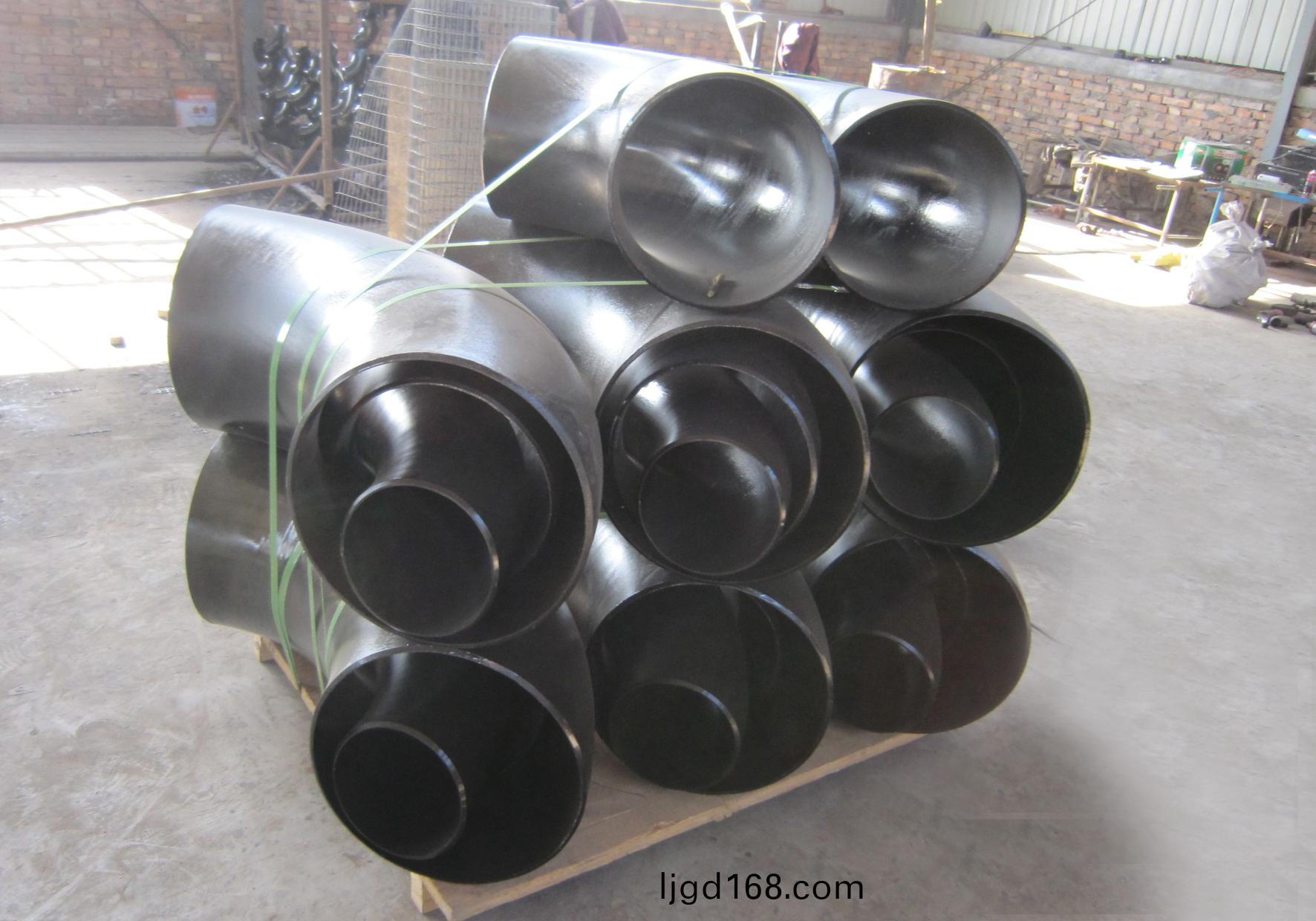 碳(tan)鋼(gang)彎(wan)頭